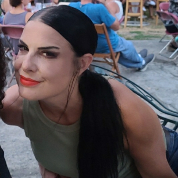 Meet your Posher, Kyra - Picture 1 of 1